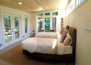 Nectar Yoga B&B On Bowen Island Horseshoe Bay Ngoại thất bức ảnh